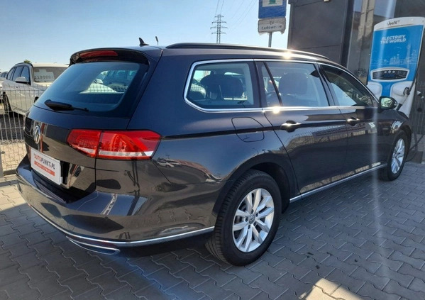 Volkswagen Passat cena 84900 przebieg: 135690, rok produkcji 2019 z Cybinka małe 121